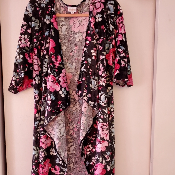 Lularoe Floral Elegant Shirley